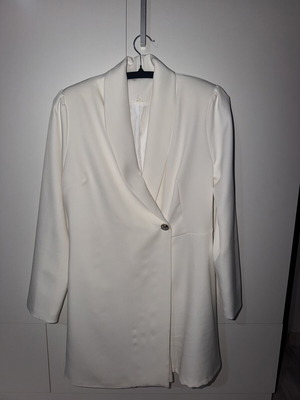 White skirt suit with integrated jacket, new