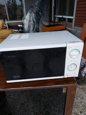 Φούρνος μικροκυμάτων Delonghi σαν καινούργιος με γκριλ