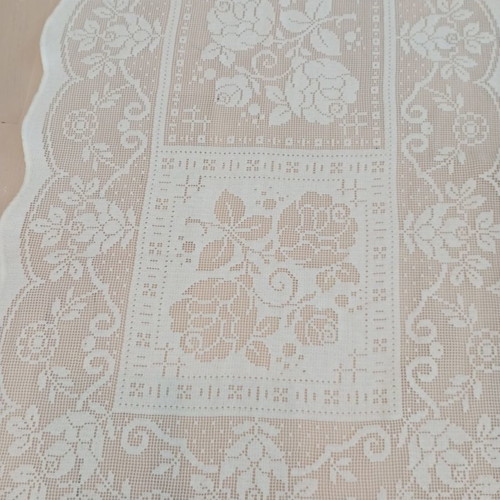 Set of 3 white machine-knit pieces with roses new