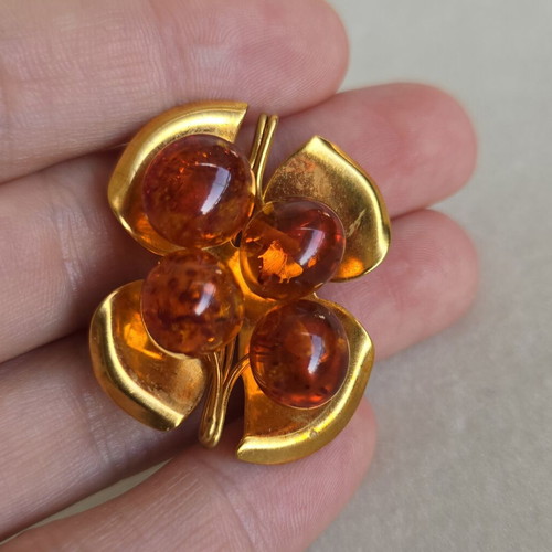 Russian brooch with Baltic amber, berry leaf design