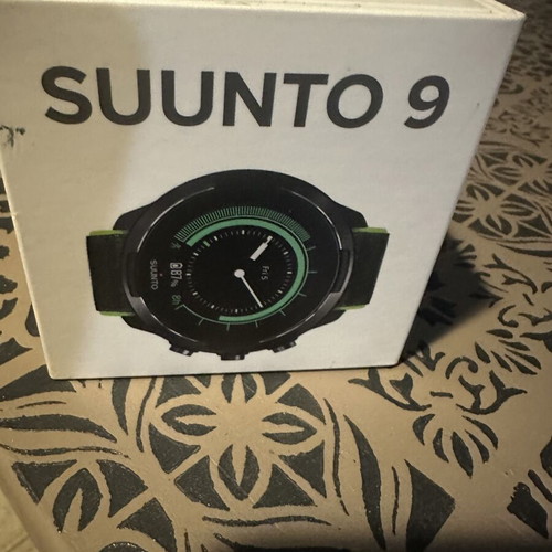Suunto 9 smartwatch with extra strap and original box