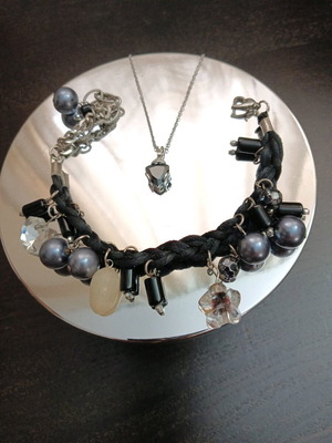 Bracelet set with pendant in black and silver shades like new