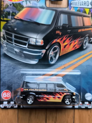 Hot Wheels Dodge Van Premium Boulevard 68 new