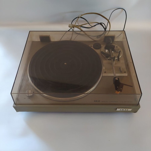 Akai AP B10C turntable used, very good condition with minor damage