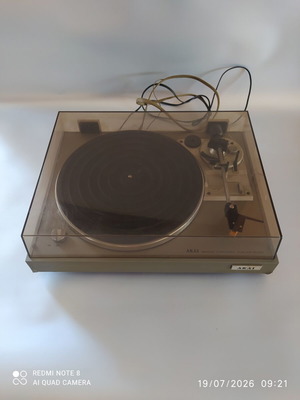 Akai AP B10C turntable used, very good condition with minor damage