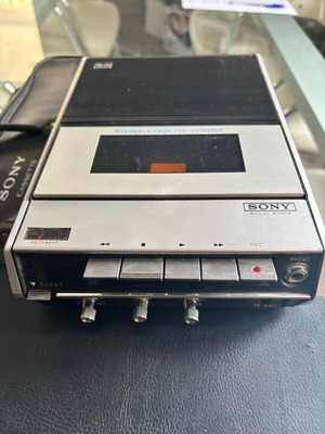 Sony TC124 преносим касетофон употребяван с аксесоари