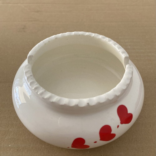 White vintage ceramic ashtray like new with hand-painted red hearts