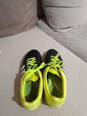 Adidas children's football shoes used, size 38