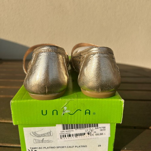 Unisa gold leather girls' shoes size 29 new with strap