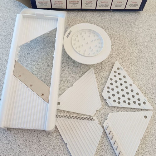 Vegetable and cheese slicer like new in excellent condition