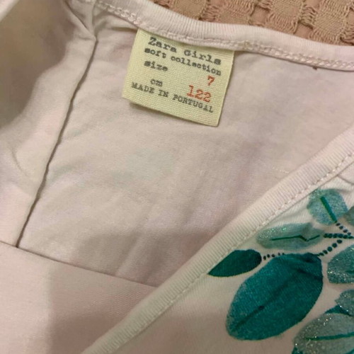 Zara Girls Top size 7 with colorful tropical parrot pattern like new