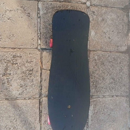 Skateboard used, good condition