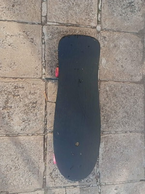 Skateboard used, good condition