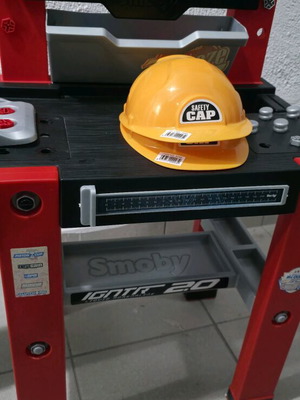 McQueen Tool Bench used with 5 Hot Wheels cars