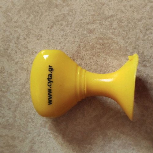 Smart headphone splitter used with suction cup for two users