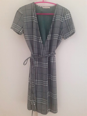 Zara wrap dress like new, size Small