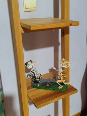 Metal decorative item for children's room like new