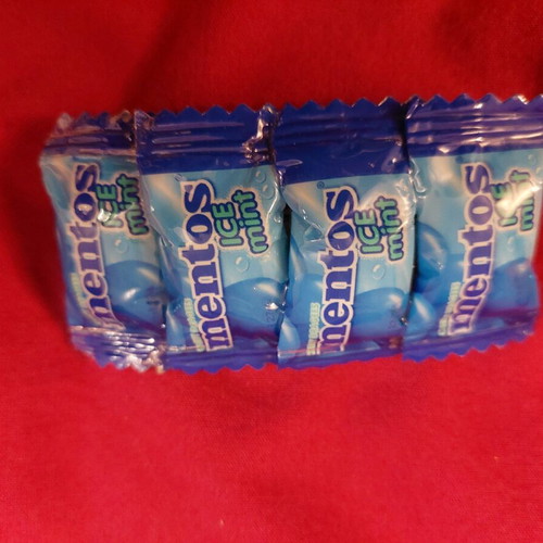 Mentos hair clip used, blue vintage