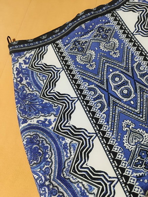 Innocent pencil skirt with print and back slit, black and blue