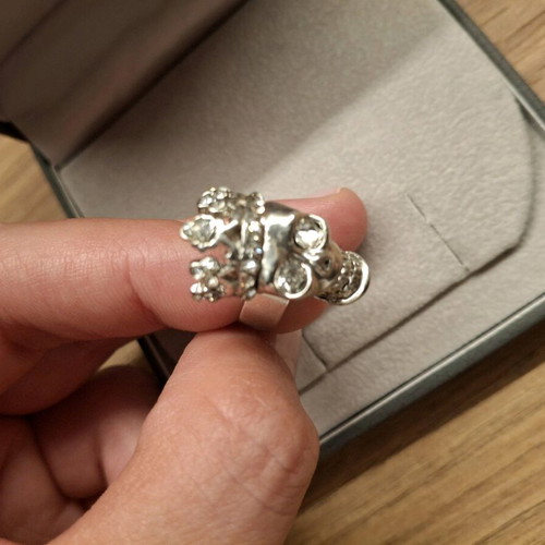Ring with adjustable size and stones, like new, silver color