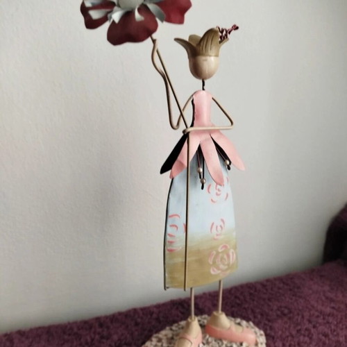Metal decorative figurine like new with painted details