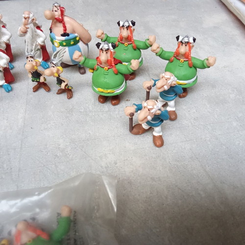 Mini Asterix, Obelix, Panoramix, Majestix figures used, pack of 28 from 1990s