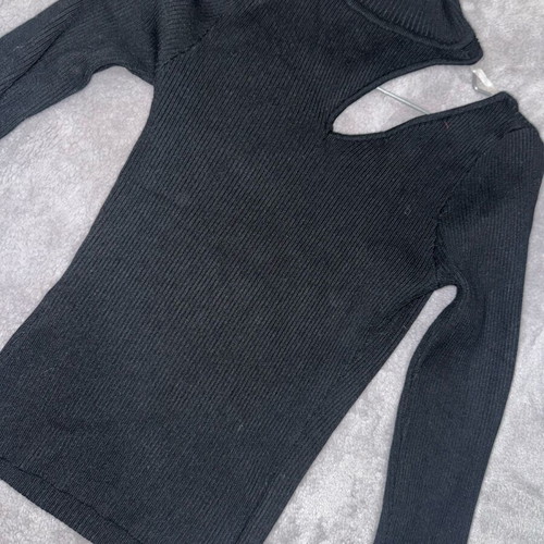 Πλεκτό τοπ αφόρετο με σκίσιμο στον ώμο, one size, μαύρο