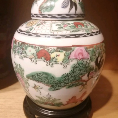 Porcelain decorative Chinese art antique containers in excellent condition