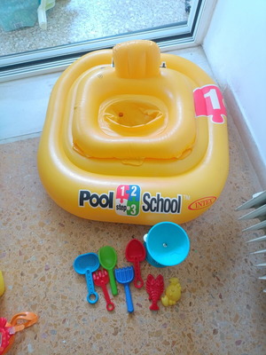 Inflatable baby float and beach toys like new