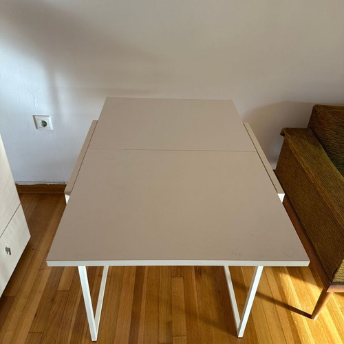 Folding table and chair set like new, compact dimensions