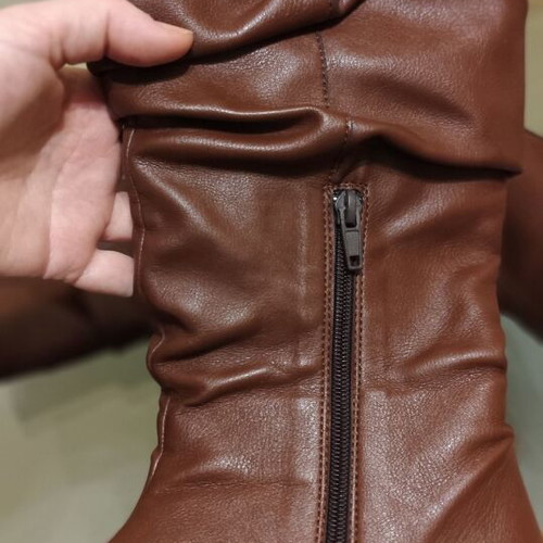 Brown boots used, size 40, with gathers and low heel
