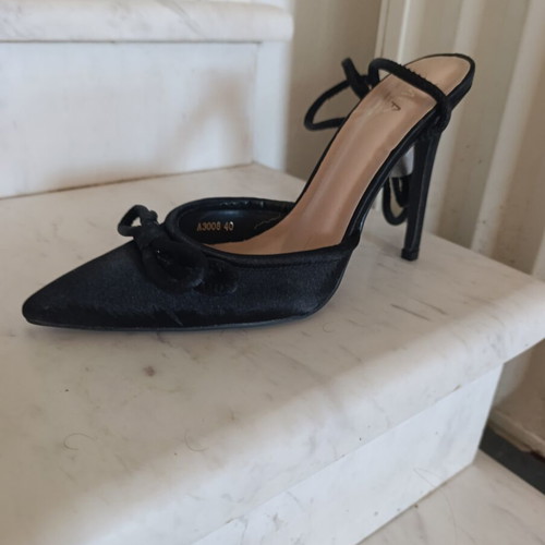 Black high heels size 40 new