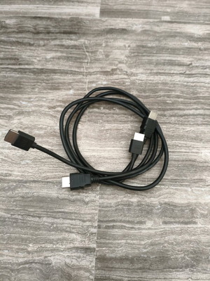 2 HDMI към HDMI кабела - съвместими с Full HD / 4K