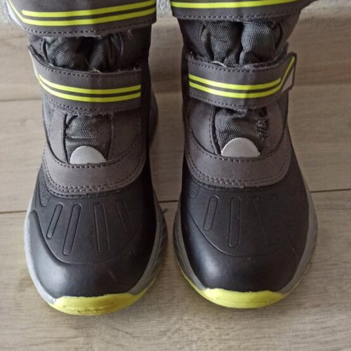 Boys' boots size 32.5 used, winter athletic, gray and yellow