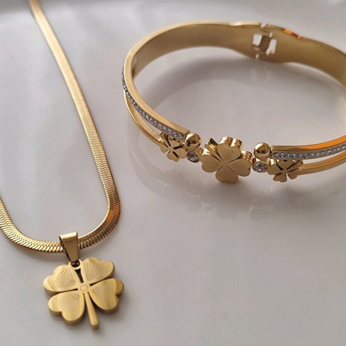 Jewelry set with necklace and bracelet made of gold-plated stainless steel new