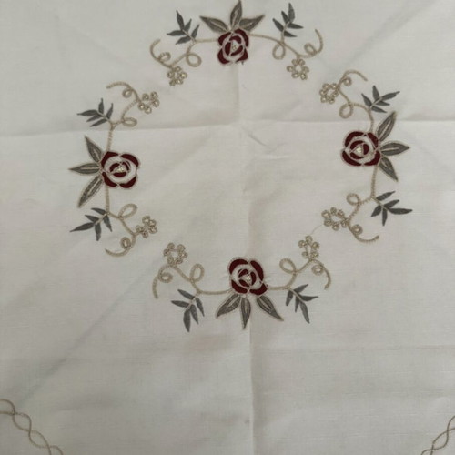 Set of 3 used tablecloths, 1 large, 1 medium, 2 small