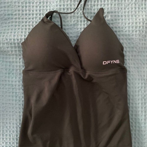 Dfyne sports top, green, size S