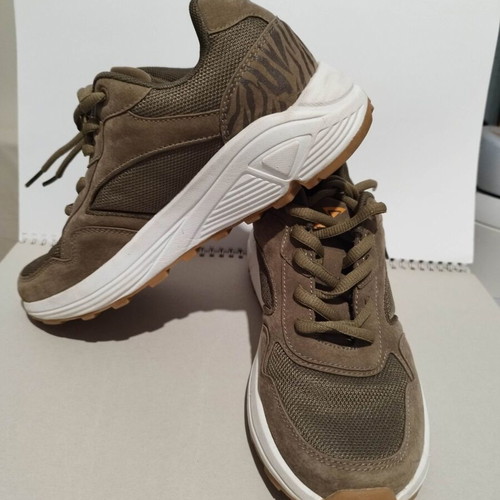 Level Anatomic leather sneakers khaki animal print size 37 like new