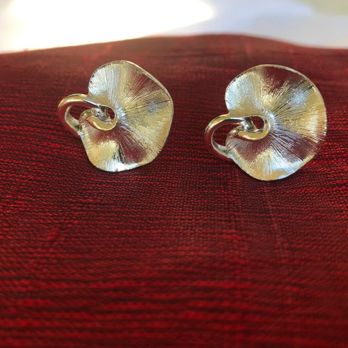 Lisner earrings silver vintage like new, screw back