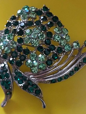 Women's faux lapel pin with rhinestones new 7x5cm green