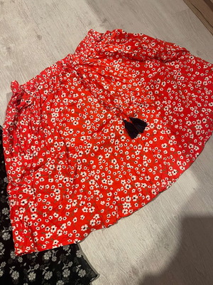 Short women's skirts new, black and red, sizes M-L
