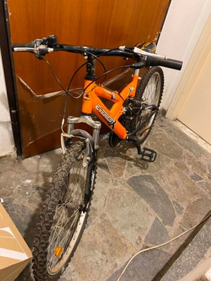 Everest X-Treme 26" full-suspension mountain bike, orange