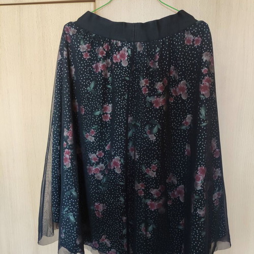 Lynne midi skirt A-line size 40 like new, black