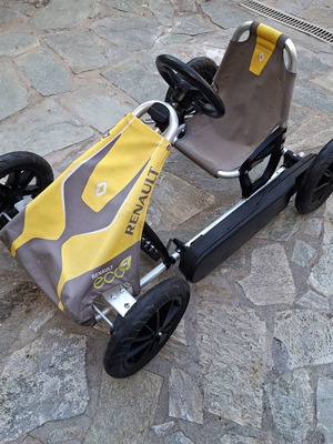 Πεταλοκίνητο αυτοκινητάκι Renault Eco2 μεταχειρισμένο με λαστιχένιες ρόδες και ρυθμιζόμενο κάθισμα