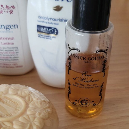 Samples of bath and body products new, pack