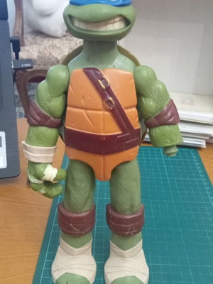 Leonardo figure from Teenage Mutant Ninja Turtles used, Playmates