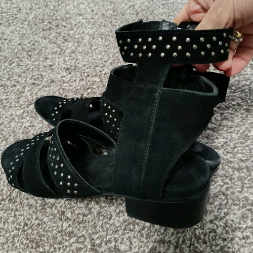 Glamazons black sandals like new