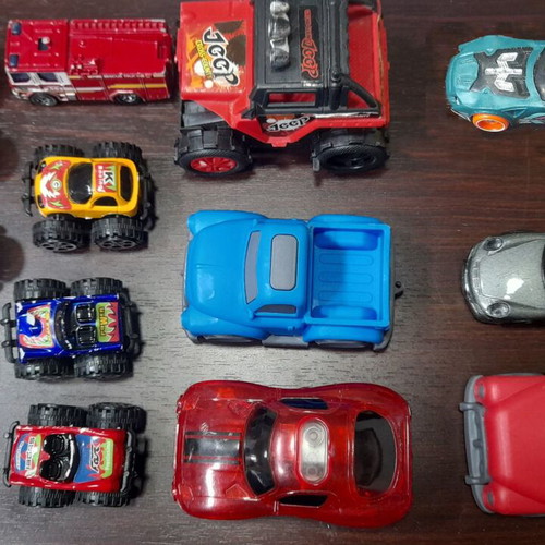 Toy cars used, pack of 30 pieces
