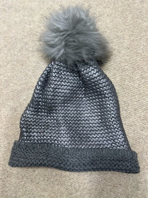 Gray knitted hat with pom pom like new