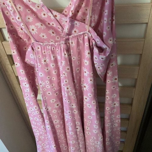 Dress small new, pink with white daisies, midi length